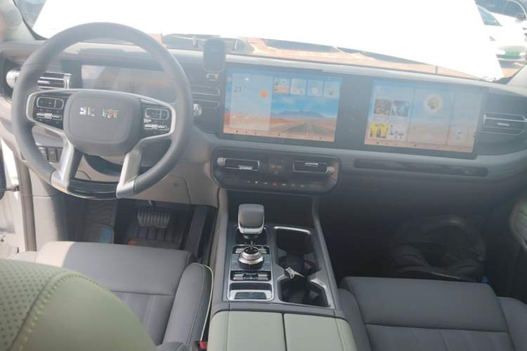 Used BAIC Off-Road BJ40 Electric Drive 2025 Standard Edition Center Console