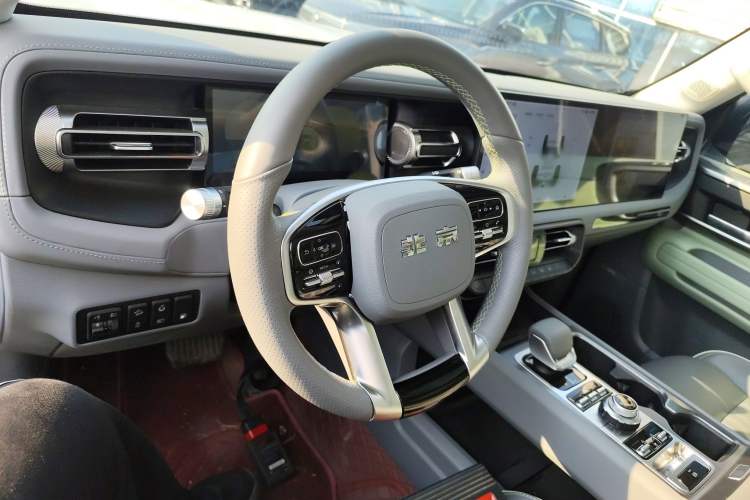 Used BAIC Off-Road BJ40 Electric Drive 2025 Advanced Edition Center Console