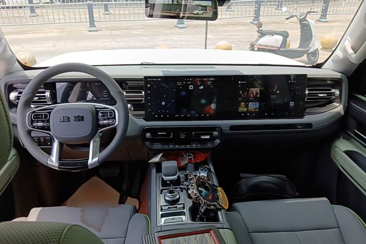 Used BAIC Off-Road BJ40 Electric Drive 2025 Standard Edition Center Console