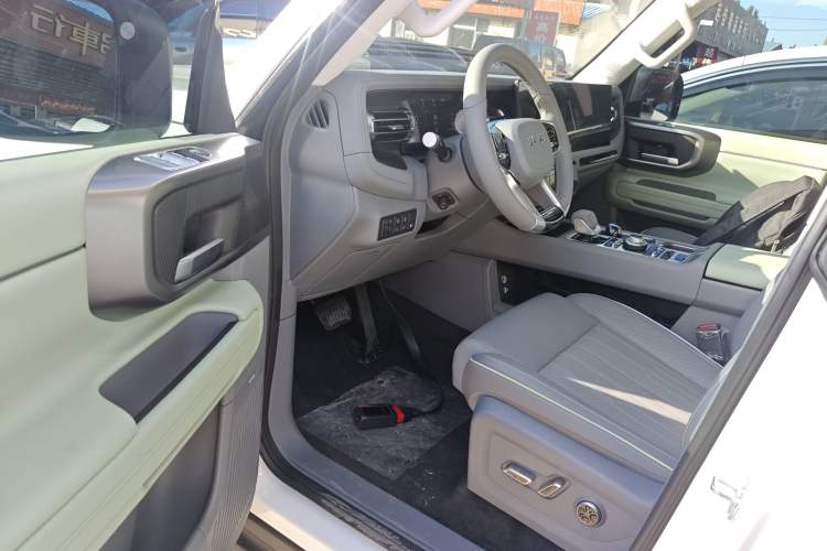 Used BAIC Off-Road BJ40 Electric Drive 2025 Advanced Edition Driver Seat