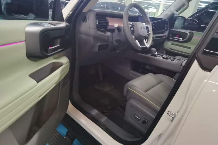 Used BAIC Off-Road BJ40 Electric Drive 2025 Advanced Edition Driver Seat