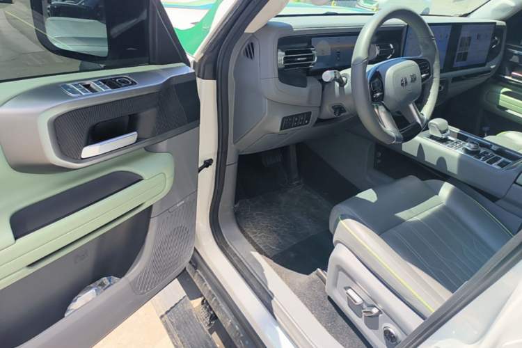 Used BAIC Off-Road BJ40 Electric Drive 2025 Advanced Edition Driver Seat