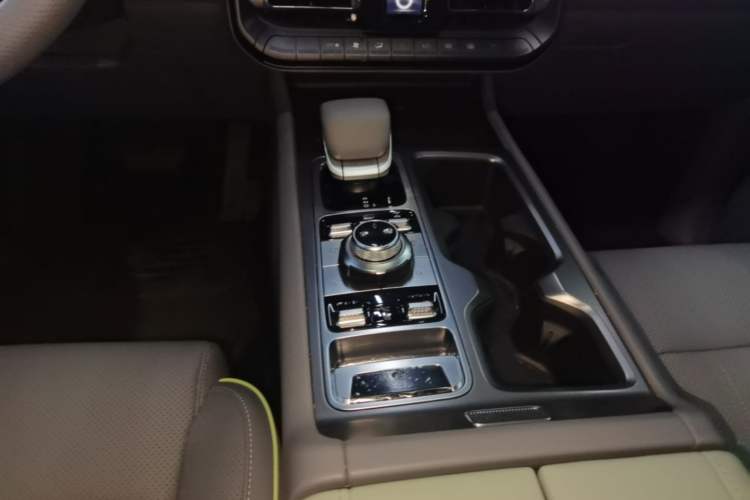 Used BAIC Off-Road BJ40 Electric Drive 2025 Advanced Edition Gear Lever