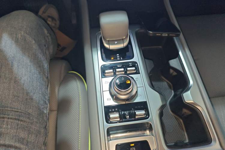 Used BAIC Off-Road BJ40 Electric Drive 2025 Advanced Edition Gear Lever