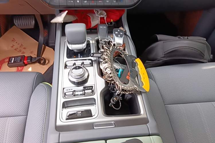 Used BAIC Off-Road BJ40 Electric Drive 2025 Standard Edition Gear Lever