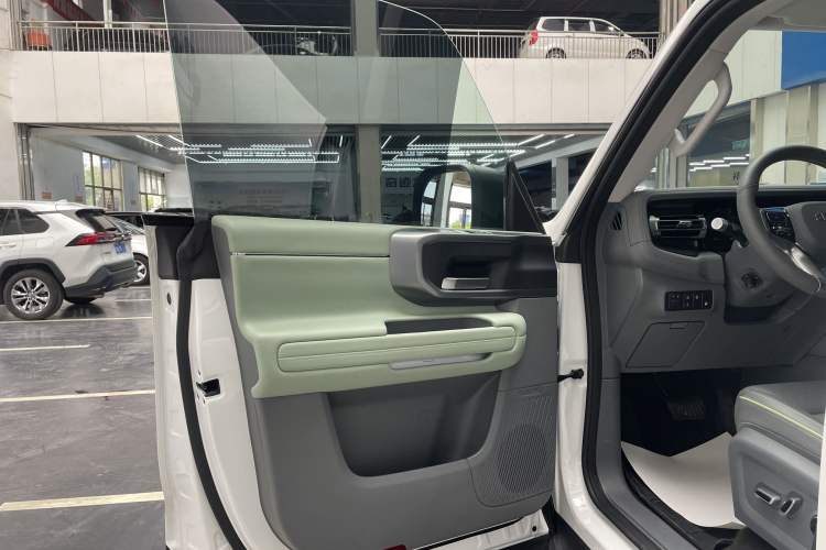 Used BAIC Off-Road BJ40 Electric Drive 2025 Standard Edition Interior 1