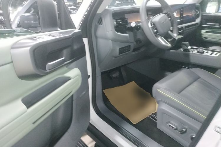 Used BAIC Off-Road BJ40 Electric Drive 2025 Advanced Edition Interior 3
