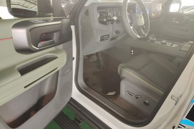 Used BAIC Off-Road BJ40 Electric Drive 2025 Advanced Edition Interior 3