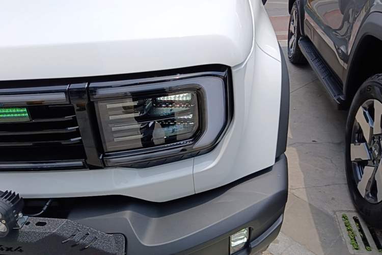 Used BAIC Off-Road BJ40 Electric Drive 2025 Standard Edition Left Front Headlight
