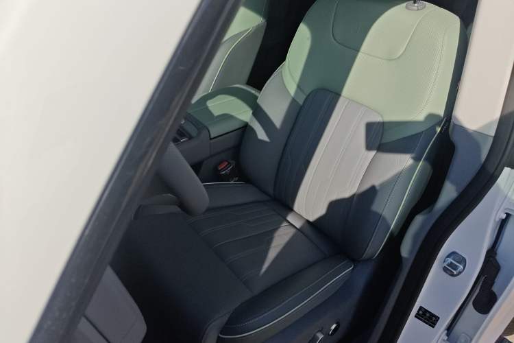Used BAIC Off-Road BJ40 Electric Drive 2025 Advanced Edition Left Front Seat