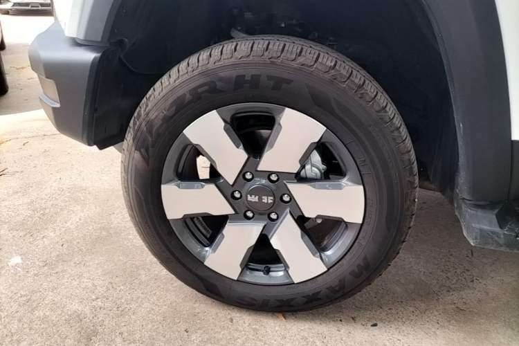 Used BAIC Off-Road BJ40 Electric Drive 2025 Standard Version I Left Front Wheel Hub
