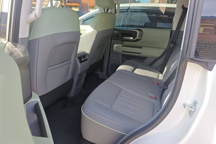 Used BAIC Off-Road BJ40 Electric Drive 2025 Advanced Edition Left Rear Seat