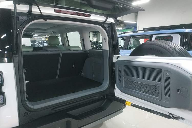Used BAIC Off-Road BJ40 Electric Drive 2025 Advanced Edition Trunk