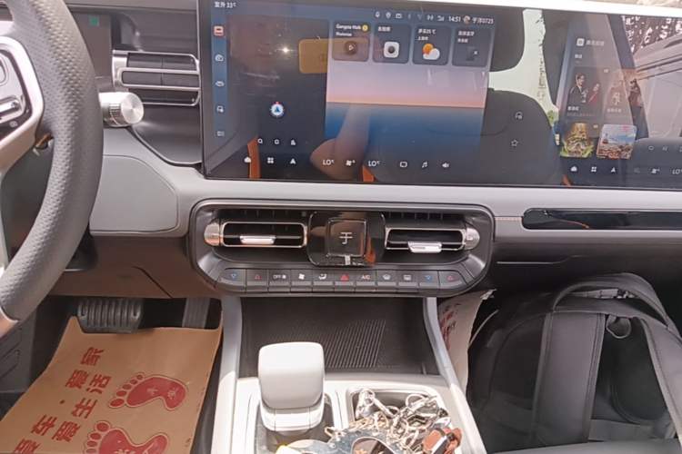 Used BAIC Off-Road BJ40 Electric Drive 2025 Standard Edition Audio And AC Panel