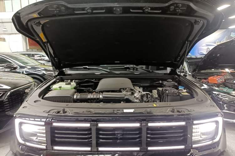Used BAIC Off-Road BJ40 Electric Drive 2026 Long-Range 201 Max Engine Bay