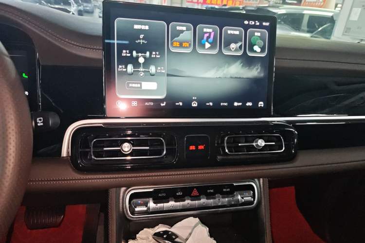 Used BAIC Off-Road BJ60 2022 2.0T May Day Edition Five Seats Audio And AC Panel