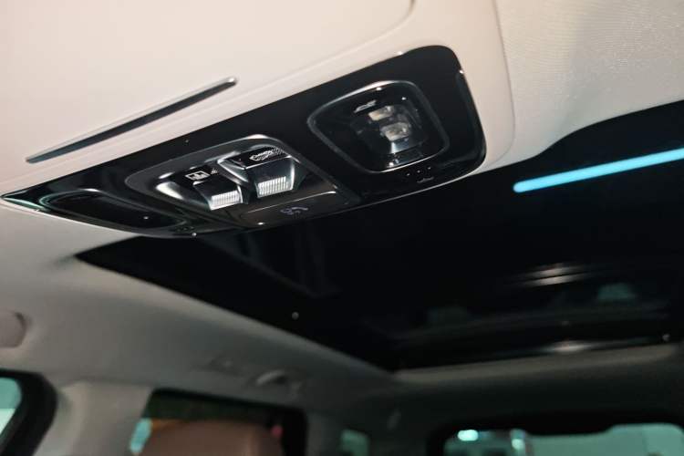 Used BAIC Off-Road BJ60 2022 2.0T May Day Edition Five Seats Headliner