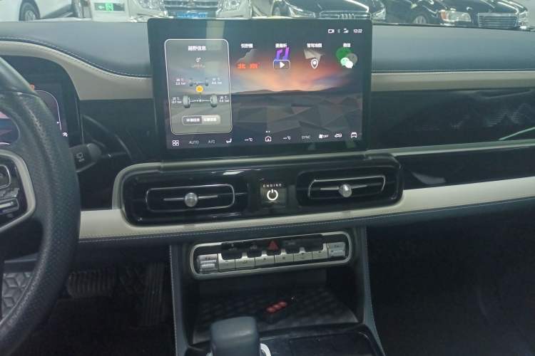 Used BAIC Off-Road BJ60 2022 2.0T Weekend Edition Five-Seater Audio And AC Panel