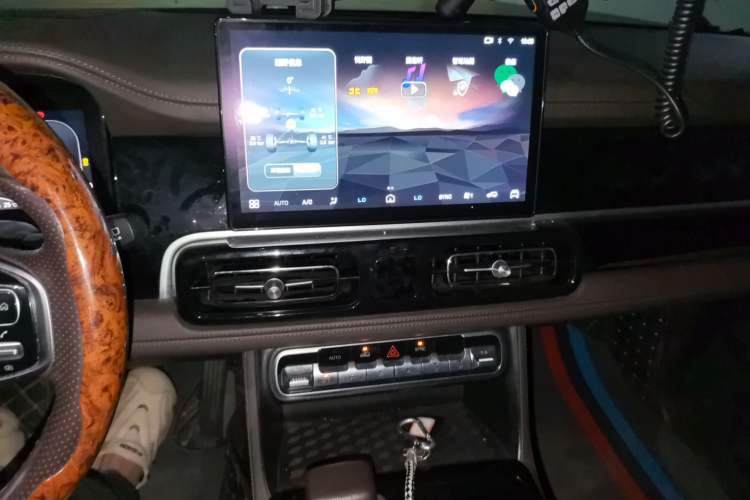 Used BAIC Off-Road BJ60 2022 2.0T Weekend Edition Five-Seater Audio And AC Panel