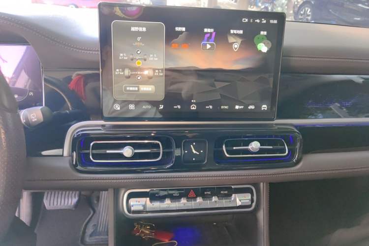 Used BAIC Off-Road BJ60 2022 2.0T Version 11 Five Seats Audio And AC Panel