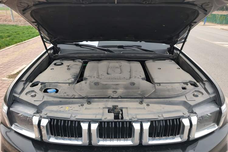 Used BAIC Off-Road BJ60 2022 2.0T Version 11 Seven Seats Engine Bay