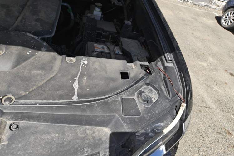 Used BAIC Off-Road BJ60 2022 2.0T Weekend Edition Five-Seater Engine Bay Left