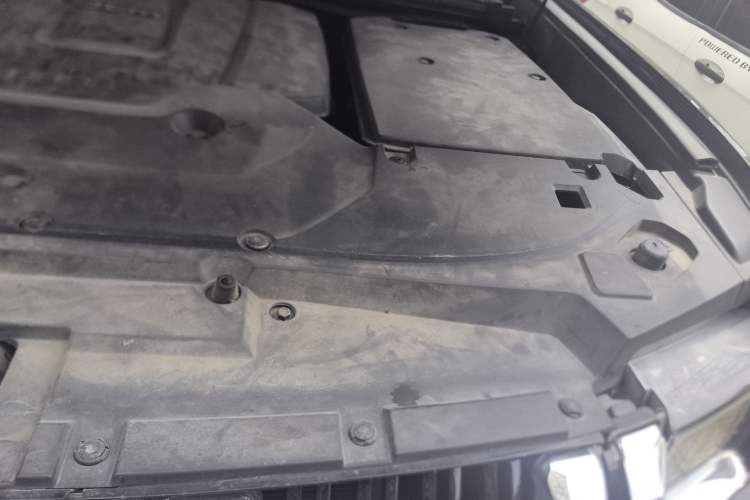 Used BAIC Off-Road BJ60 2022 2.0T Weekend Edition Five-Seater Engine Bay Left