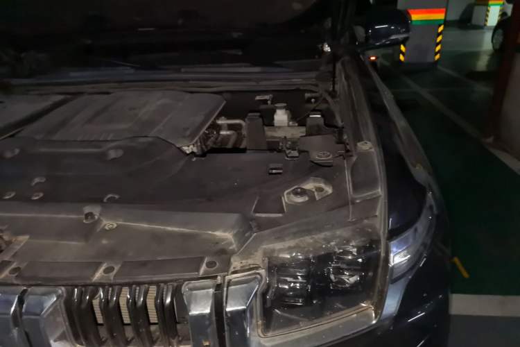 Used BAIC Off-Road BJ60 2022 2.0T Weekend Edition Five-Seater Engine Bay Left