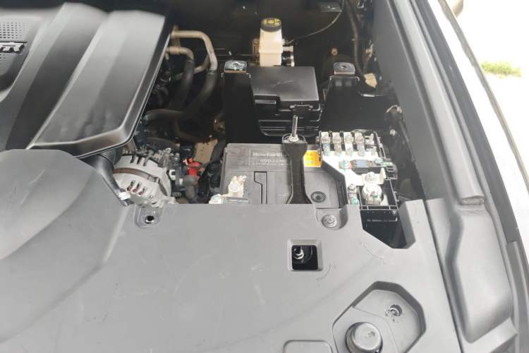 Used BAIC Off-Road BJ60 2022 2.0T May Day Edition Five Seats Engine Bay Left