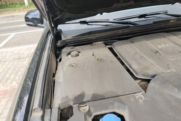 Used BAIC Off-Road BJ60 2022 2.0T Weekend Edition Five-Seater Engine Bay Right