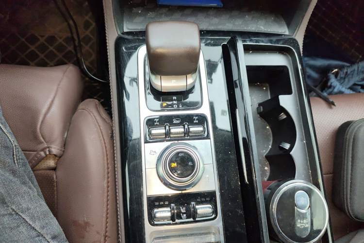 Used BAIC Off-Road BJ60 2022 2.0T Version 11 Seven Seats Gear Lever