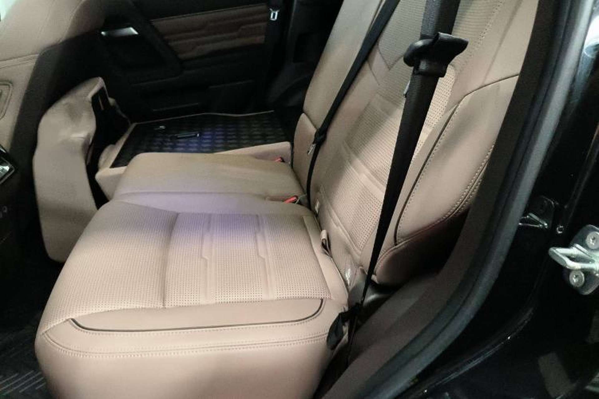 Used BAIC Off-Road BJ60 2022 2.0T Version 11 Five Seats Interior 1
