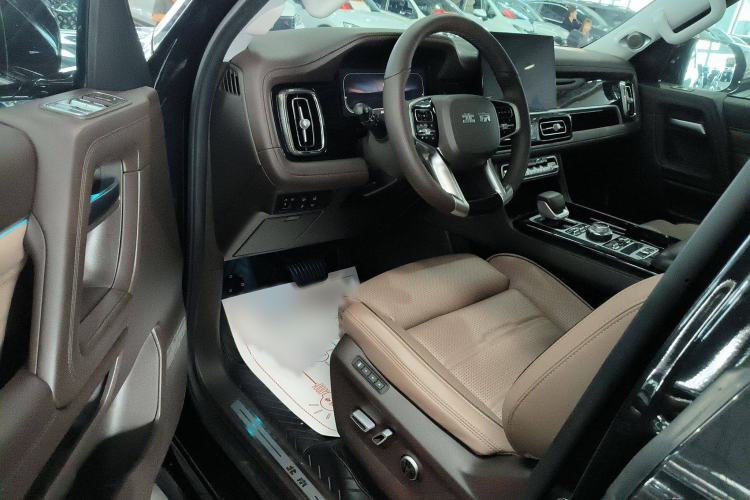 Used BAIC Off-Road BJ60 2022 2.0T Version 11 Five Seats Interior 2