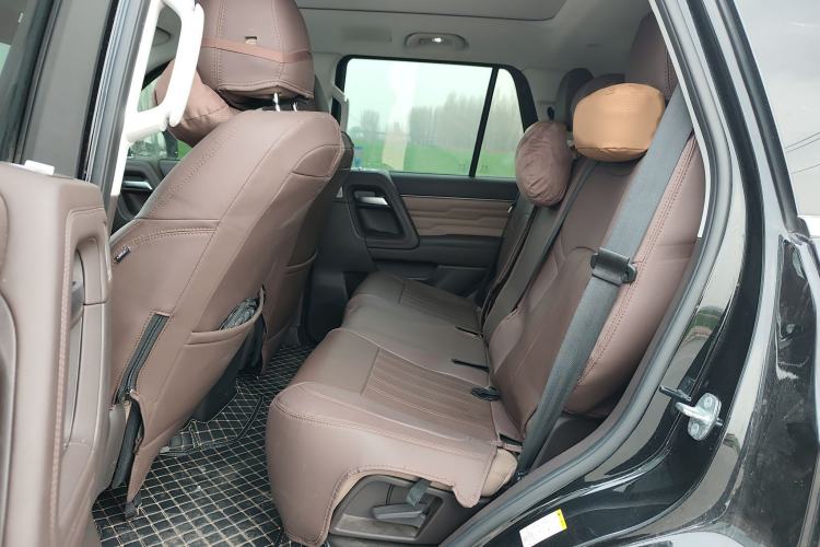Used BAIC Off-Road BJ60 2022 2.0T Version 11 Seven Seats Interior 4