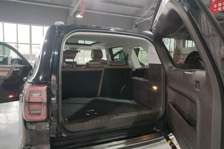 Used BAIC Off-Road BJ60 2022 2.0T May Day Edition Five Seats Interior 7