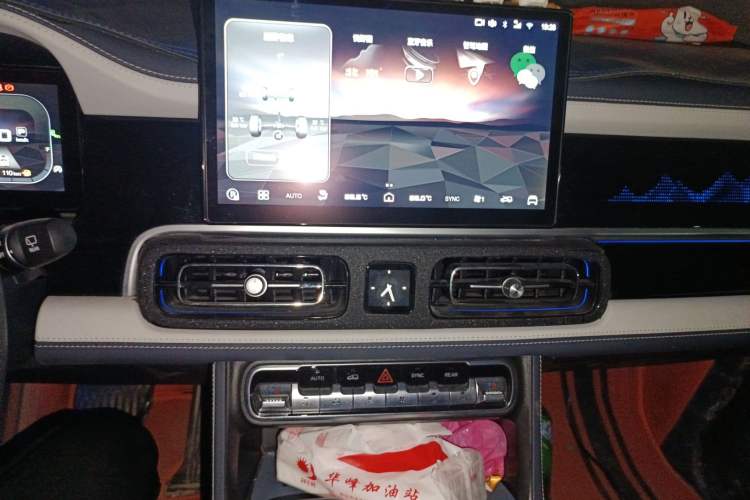 Used BAIC Off-Road BJ60 2022 2.0T May Day Edition Seven Seats Audio And AC Panel
