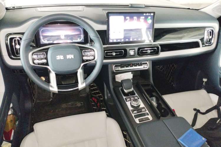 Used BAIC Off-Road BJ60 2022 2.0T May Day Edition Five Seats Center Console
