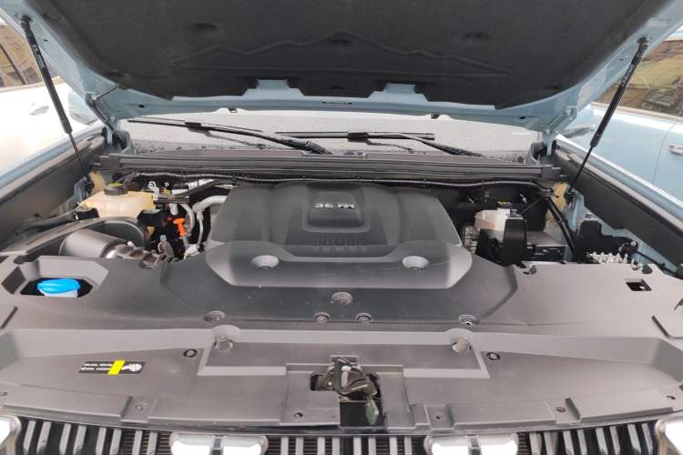 Used BAIC Off-Road BJ60 2022 2.0T Version 11 Five Seats Engine Bay