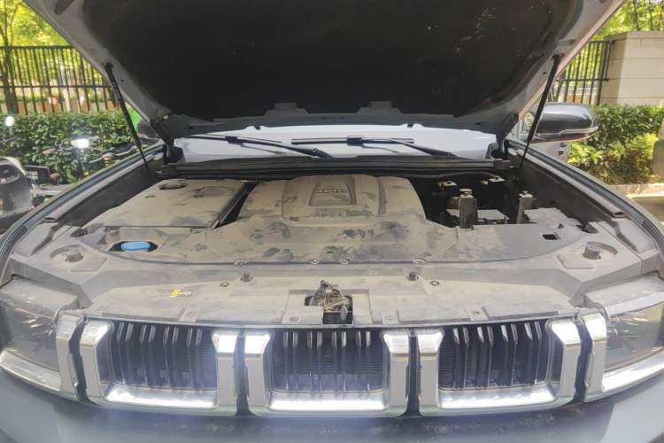 Used BAIC Off-Road BJ60 2022 2.0T Version 11 Five Seats Engine Bay