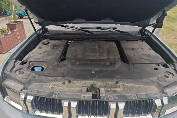 Used BAIC Off-Road BJ60 2022 2.0T Version 11 Seven Seats Engine Bay