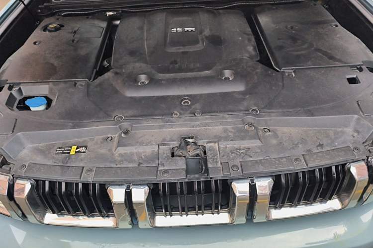 Used BAIC Off-Road BJ60 2022 2.0T Version 11 Five Seats Engine Bay