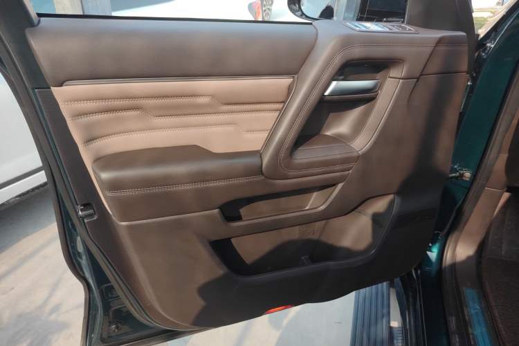 Used BAIC Off-Road BJ60 2022 2.0T Version 11 Five Seats Left Front Door Interior