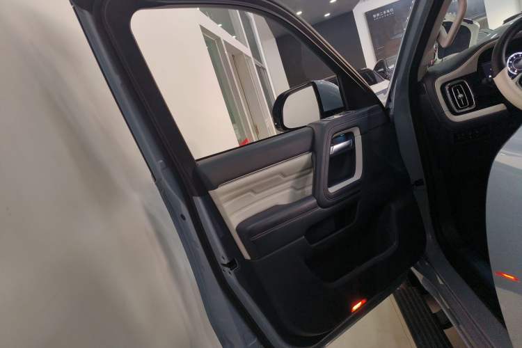 Used BAIC Off-Road BJ60 2022 2.0T Version 11 Five Seats Left Front Door Interior