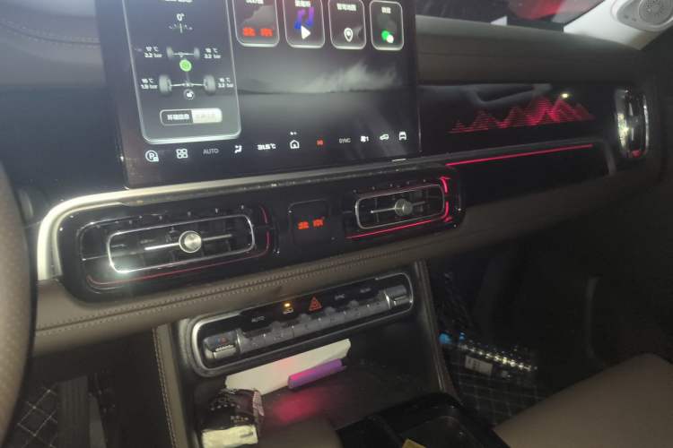 Used BAIC Off-Road BJ60 2022 2.0T May Day Edition Five Seats Audio And AC Panel