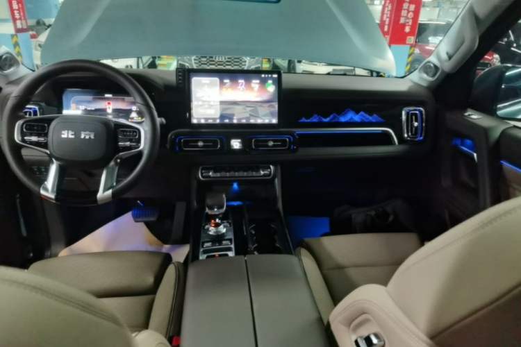 Used BAIC Off-Road BJ60 2022 2.0T May Day Edition Five Seats Audio And AC Panel