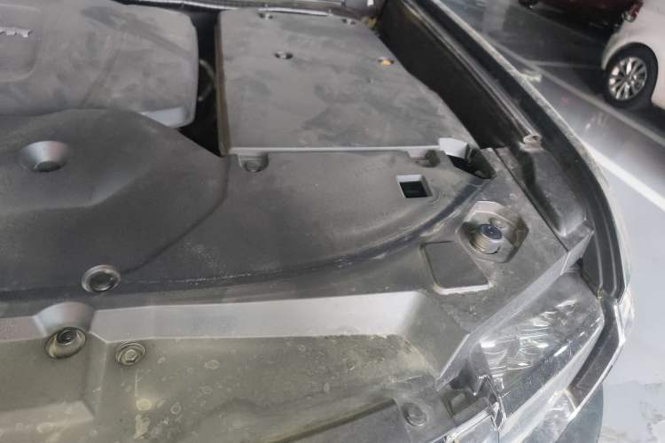 Used BAIC Off-Road BJ60 2022 2.0T May Day Edition Five Seats Engine Bay Left