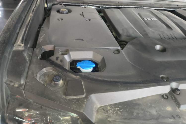 Used BAIC Off-Road BJ60 2022 2.0T May Day Edition Five Seats Engine Bay Right