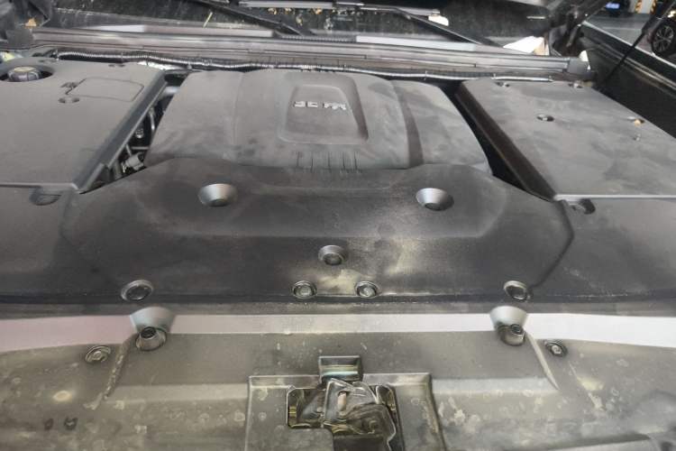 Used BAIC Off-Road BJ60 2022 2.0T May Day Edition Five Seats Engine Bay