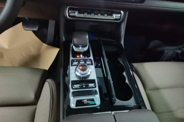 Used BAIC Off-Road BJ60 2022 2.0T May Day Edition Five Seats Gear Lever