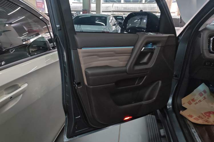 Used BAIC Off-Road BJ60 2022 2.0T May Day Edition Five Seats Left Front Door Interior
